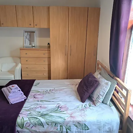 Nina'S Cozy Lodge Wigan Exterior photo