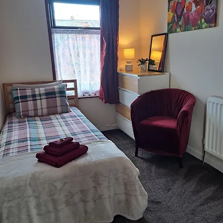 Nina'S Cozy Lodge Wigan Exterior photo